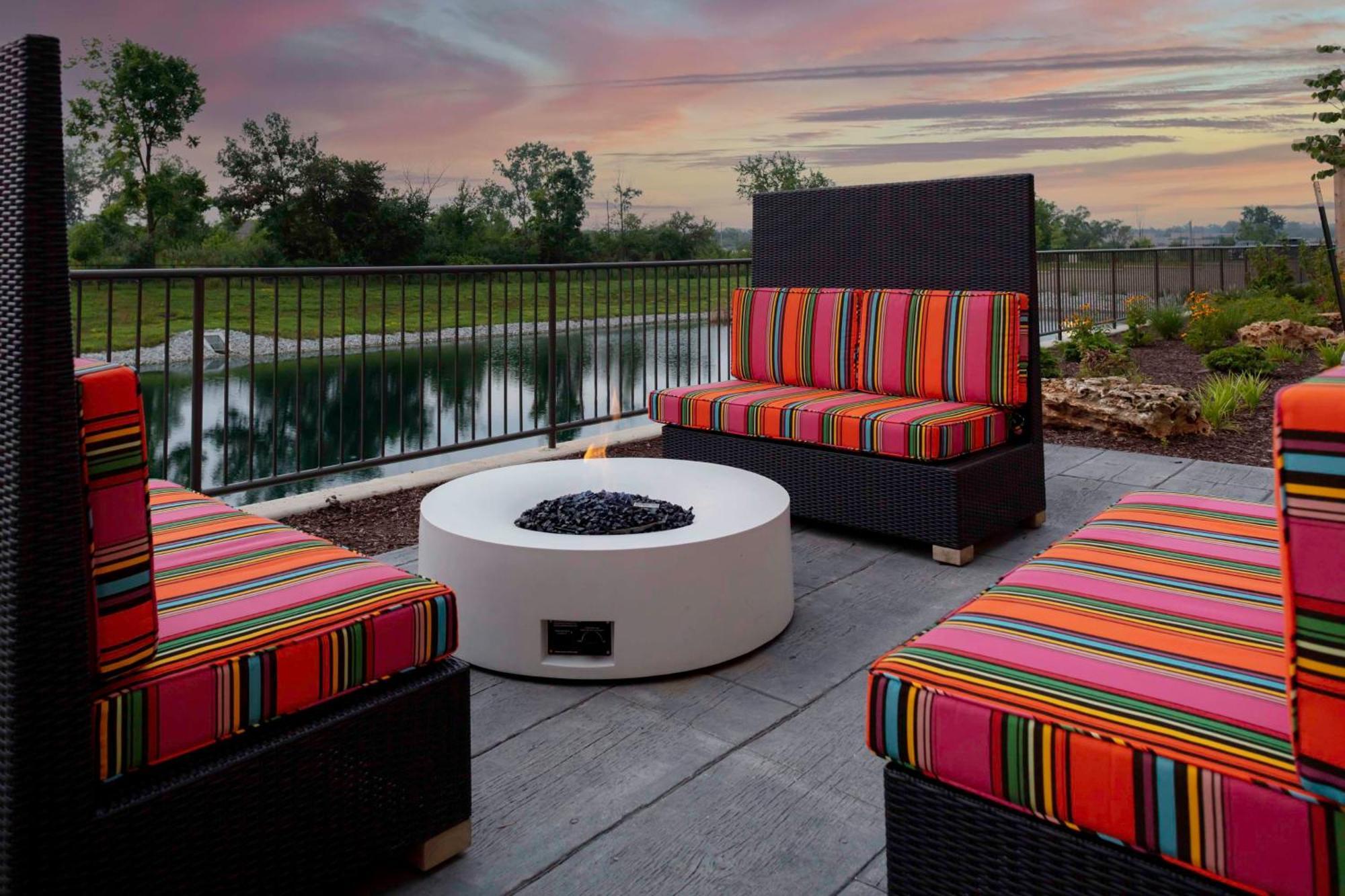 Home2 Suites By Hilton Fort Wayne North Sunnybrook Acres エクステリア 写真